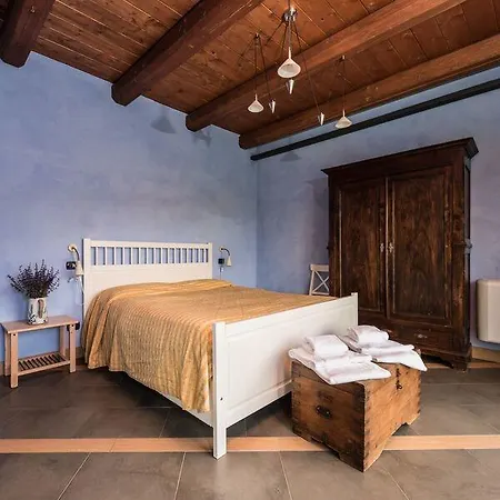 Gallo Alloggio per agriturismo